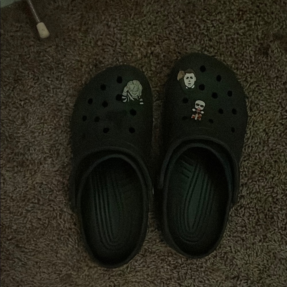 Black Crocs with Character Charms ( COMES WITH CHARMS)